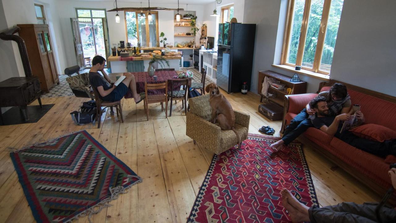 Karma Hostel Martvili Eksteriør bilde